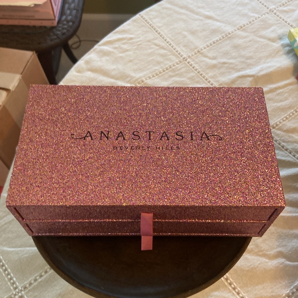 Anastasia Soft Glam Set Beautiful - Picture 3 of 6